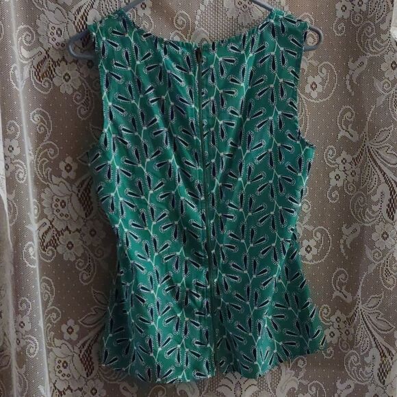 Tulle Women's size S green white navy leaf pattern top‎ zip back yoke keyhole - Picture 3 of 8